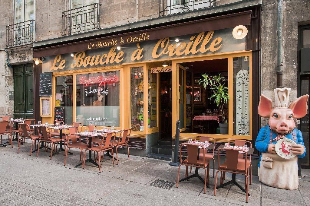 Le Bouche A Oreille