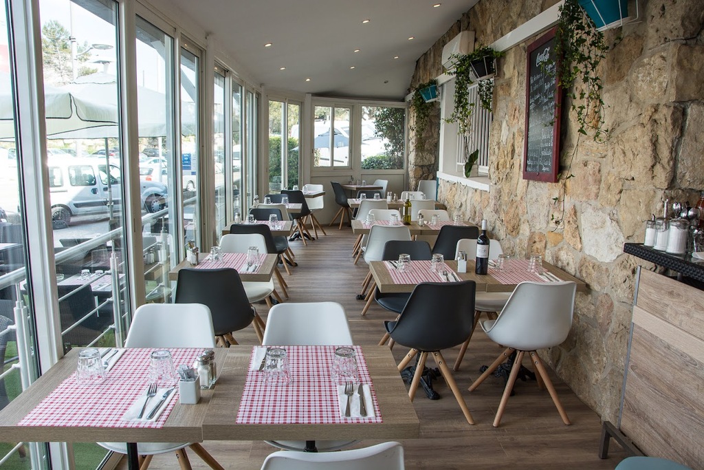 Coyote Club Café