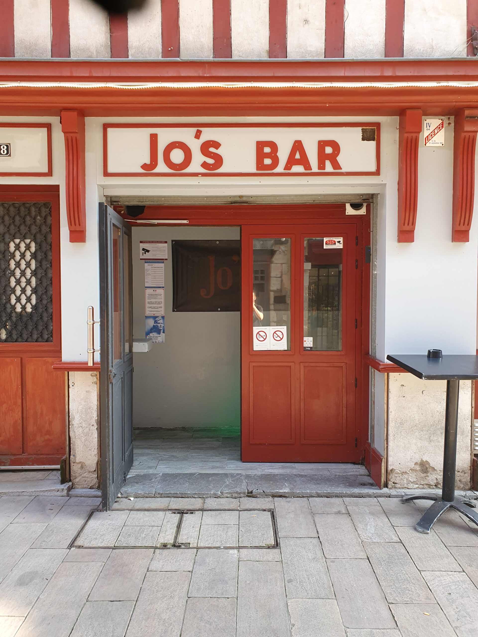 Jo's Bar