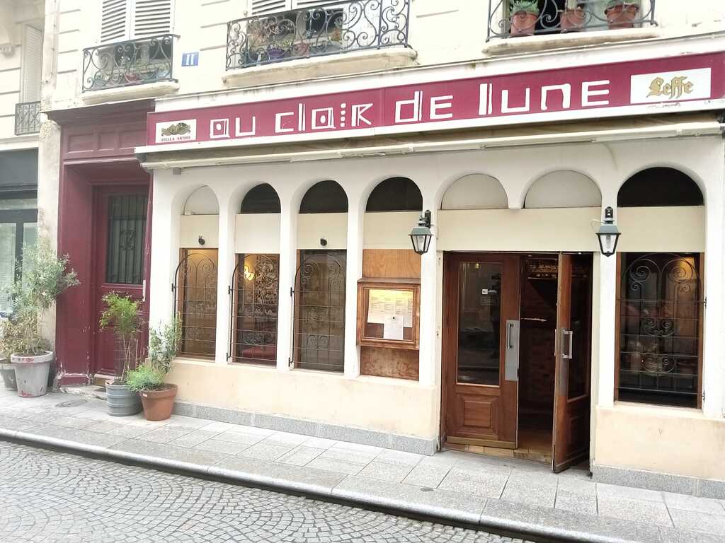 Au Clair de Lune