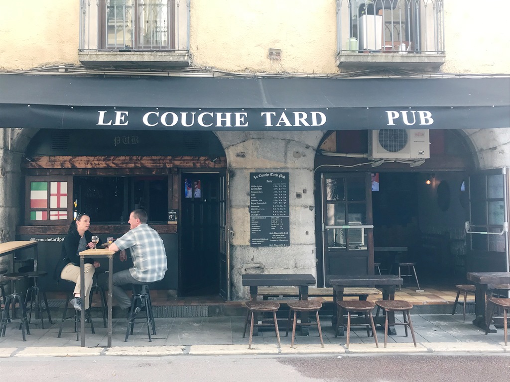 Le Couche Tard Pub