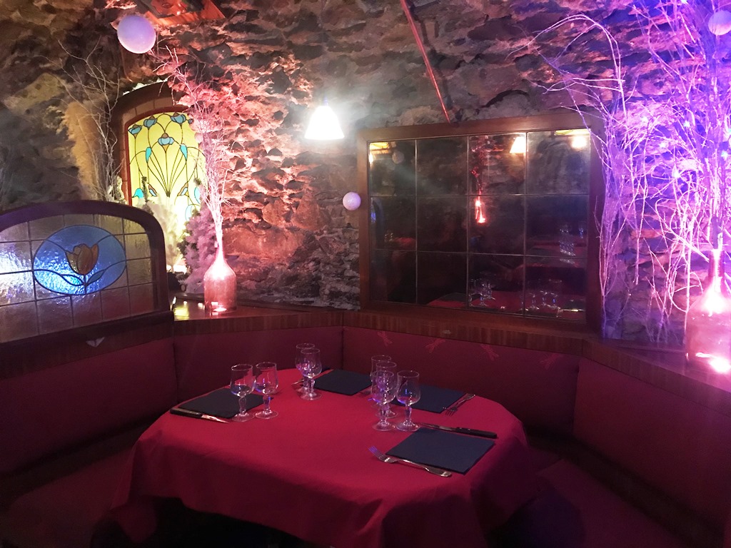 Le Caveau