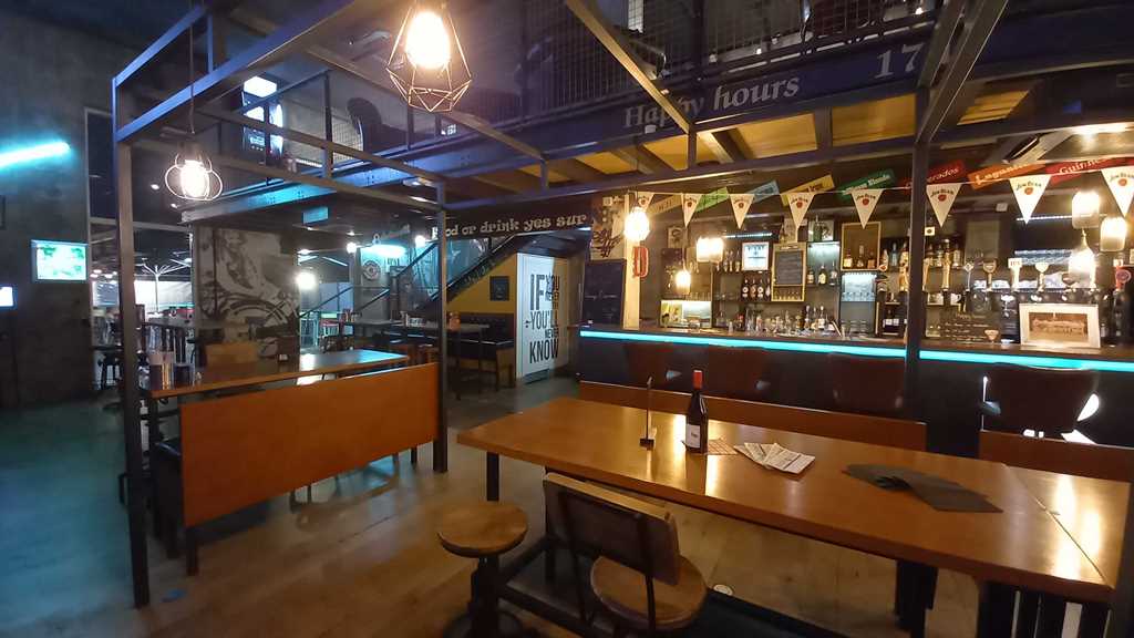 River's Pub