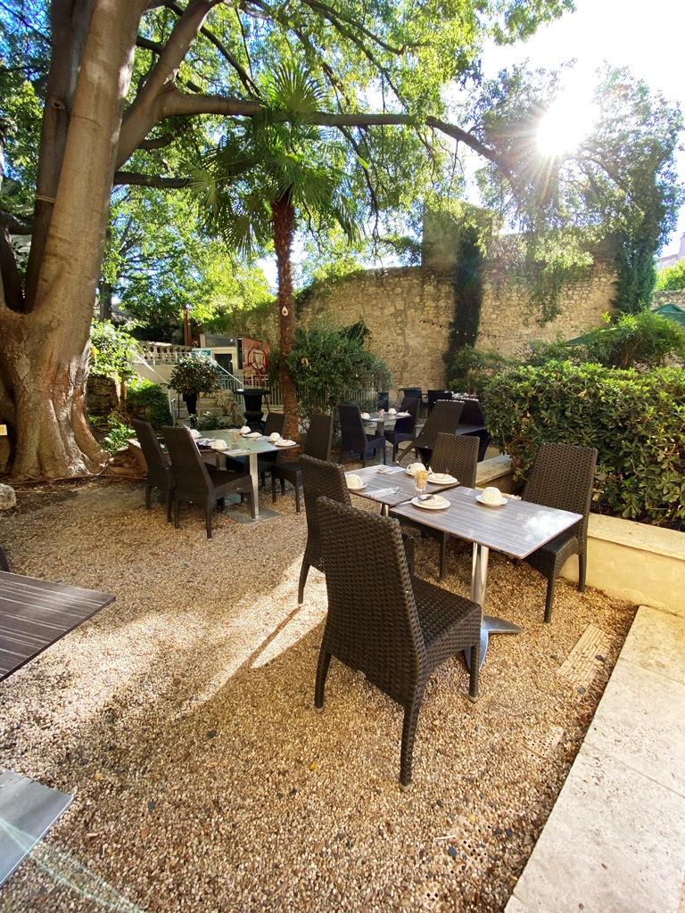 Hôtel Spa le Calendal Comptoir du Calendal Garden Café