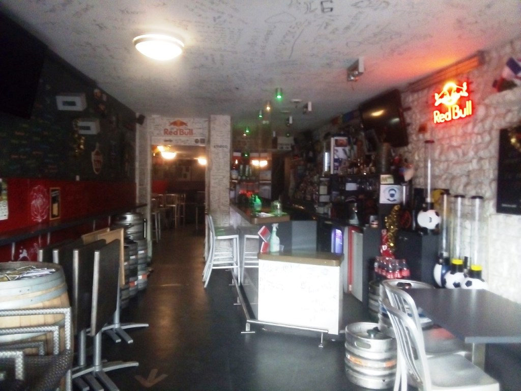 Drop'N Shoot Café