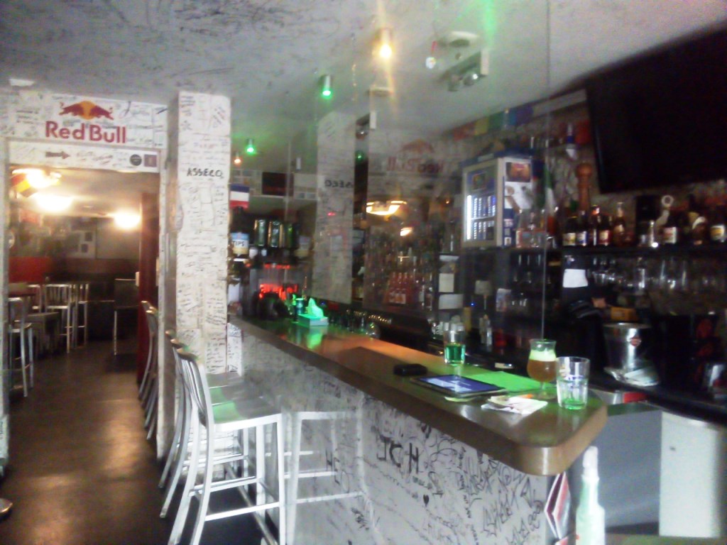Drop'N Shoot Café