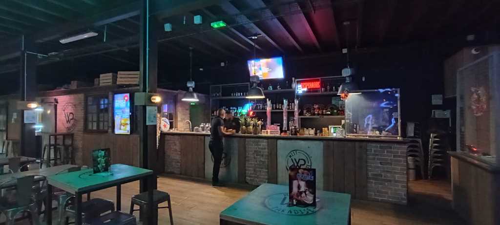 Bar Restaurant West Paradise