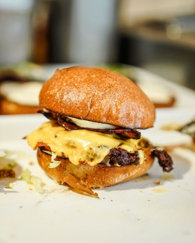 Hop smash burger