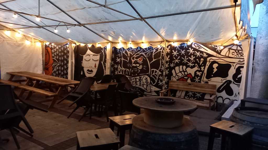 Le Dropkick Bar