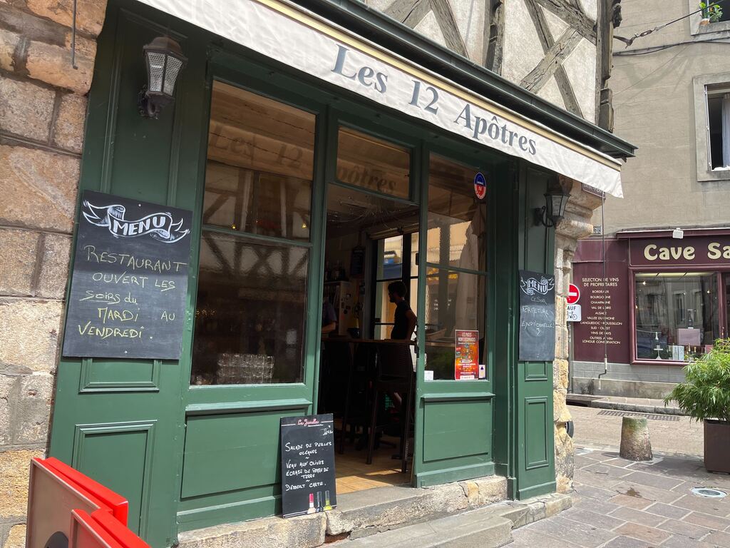 Les Douze Apôtres
