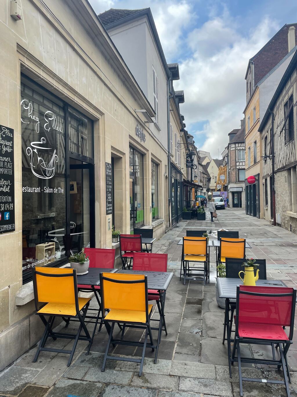 Chez Elles