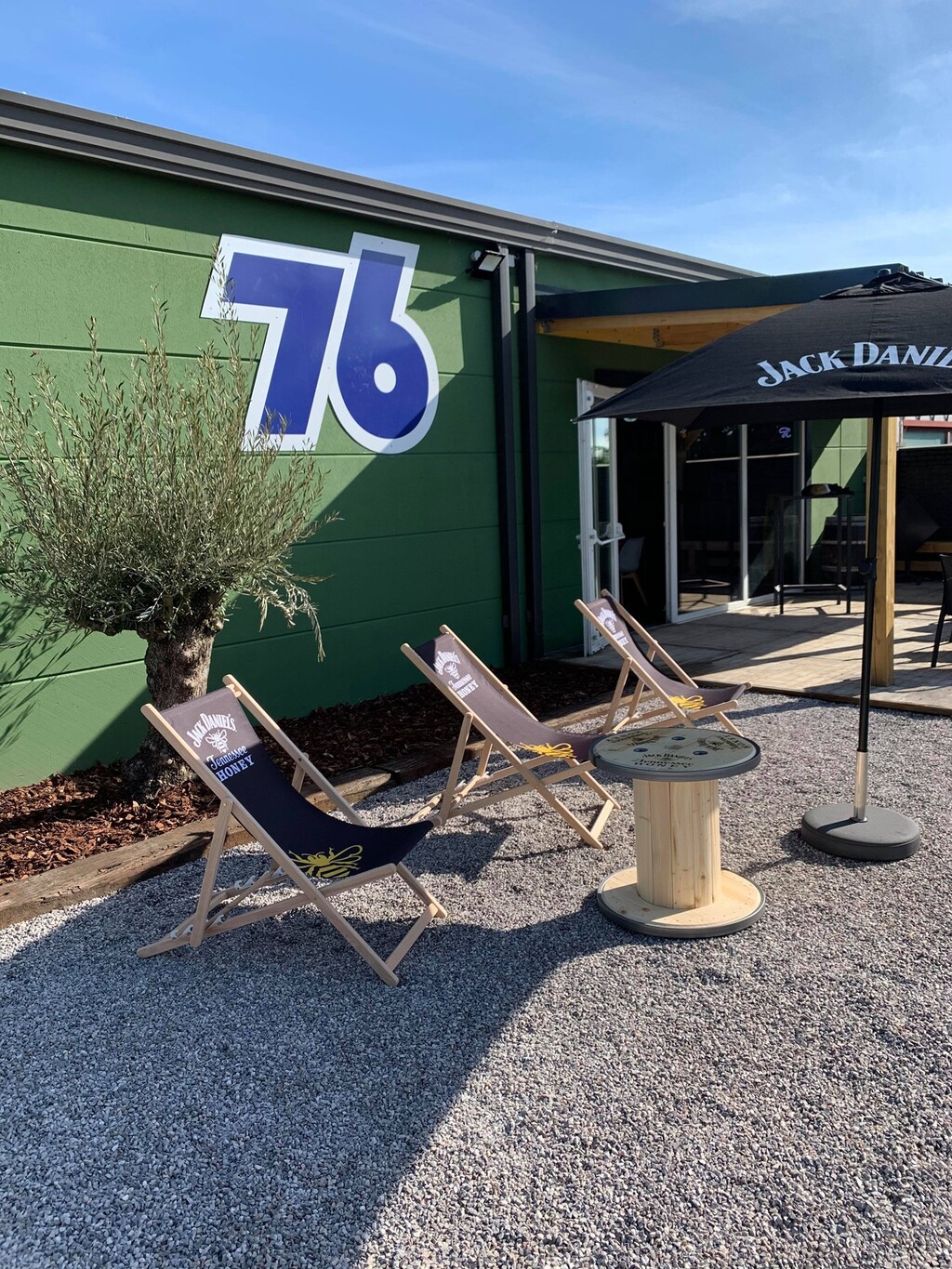 American bar 76