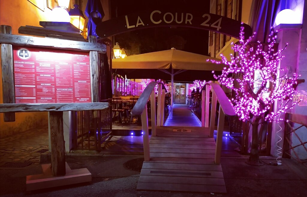La Cour 24