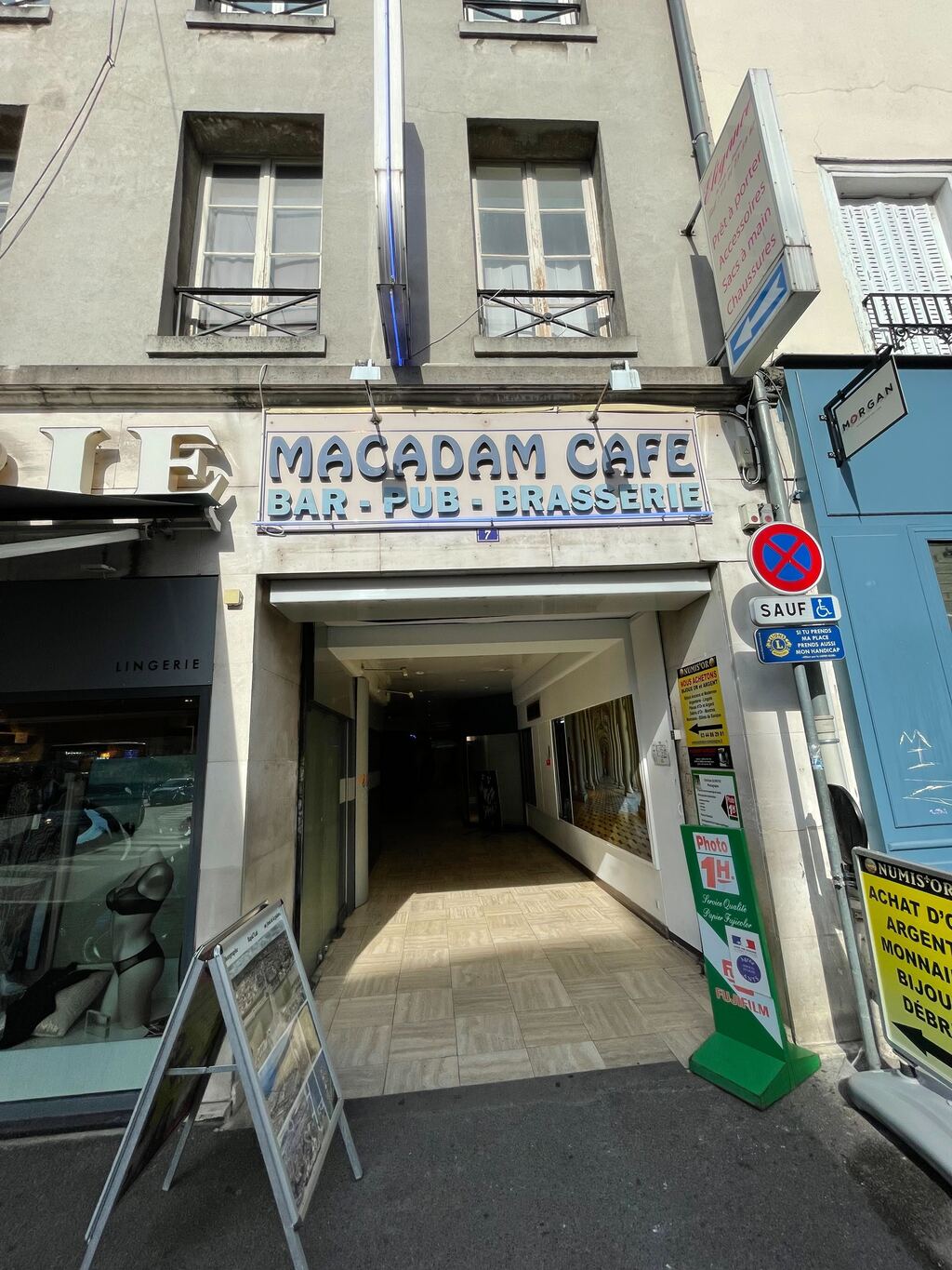 Le Macadam Cafe