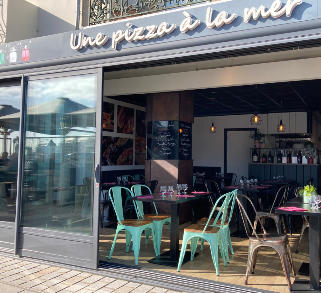 Une pizza à la mer