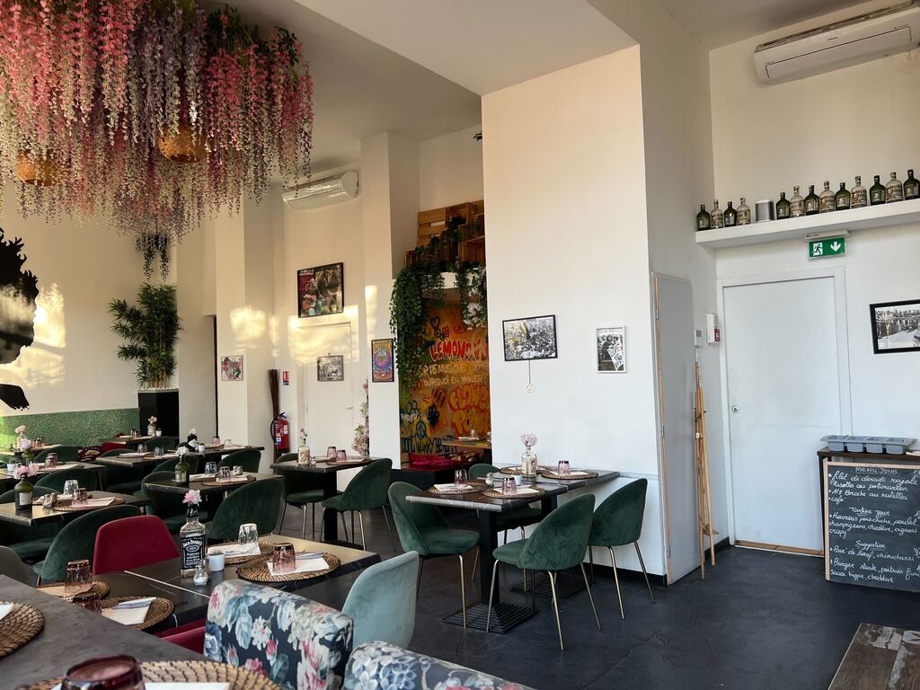Le Hippie Chic Cafe