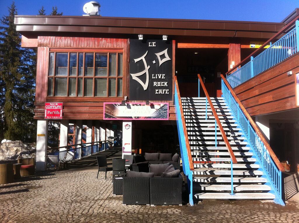 J.O Live Rock Café