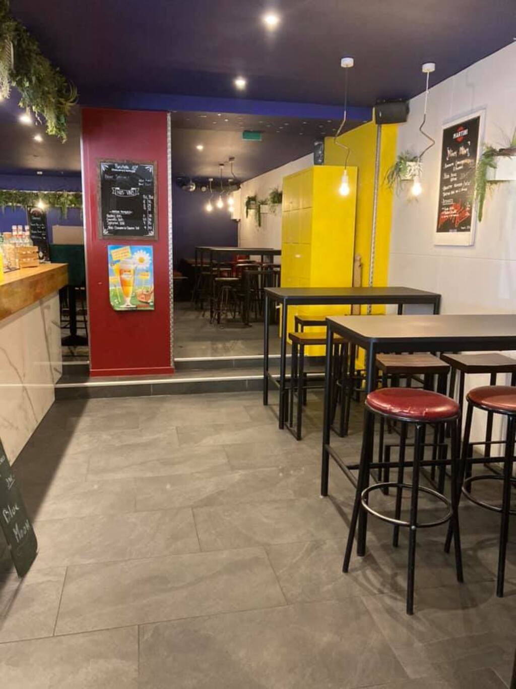 Blue Moon Bar