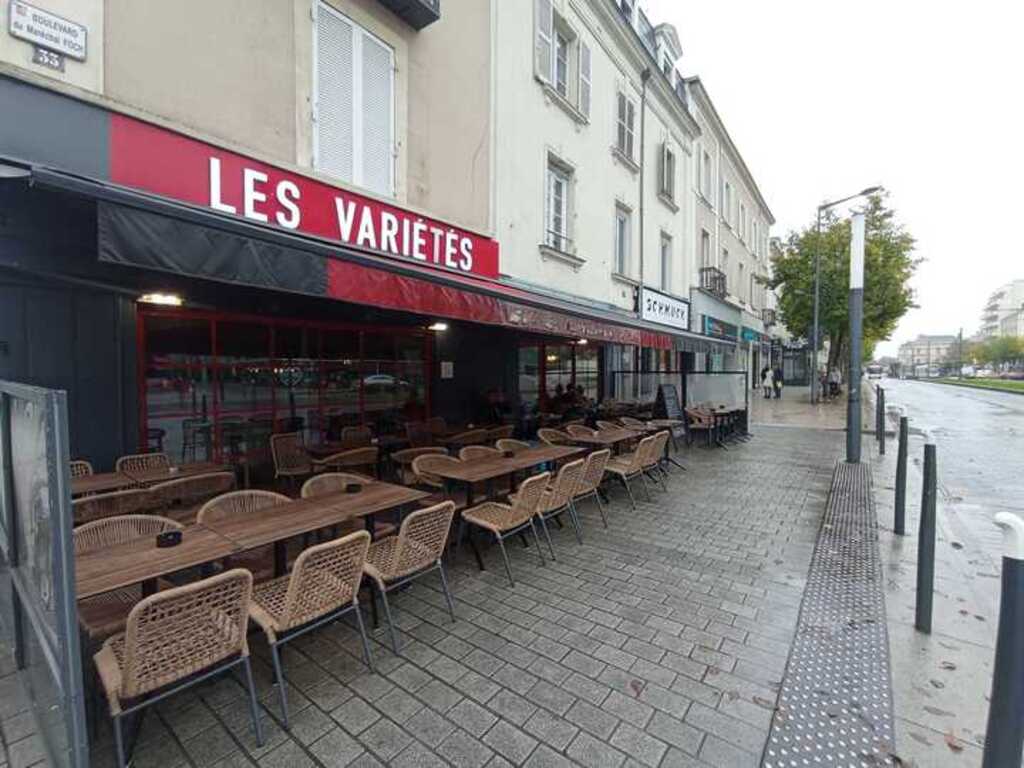 Les Variétés