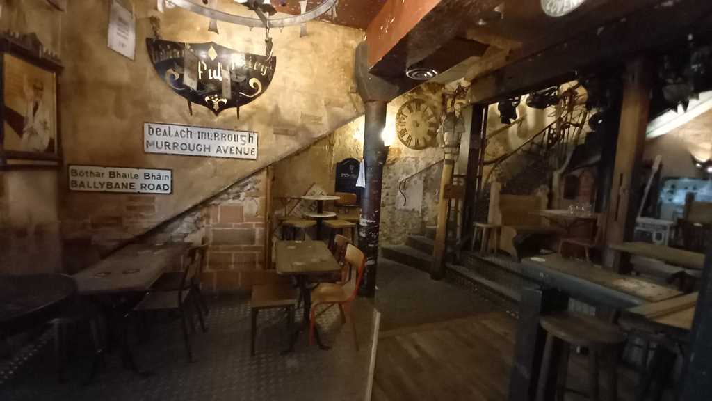 Vivian's Pub
