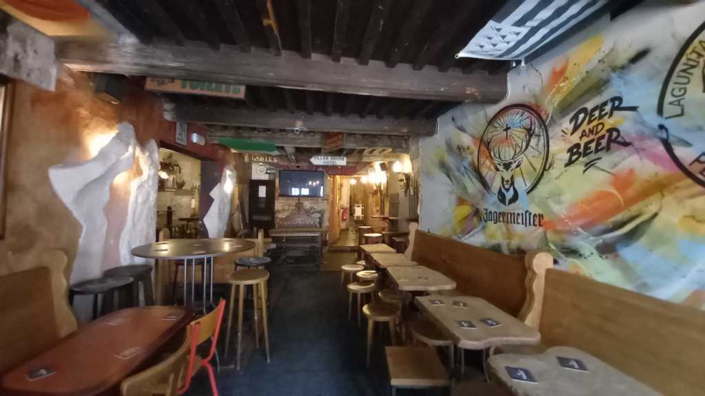 Vivian's Pub