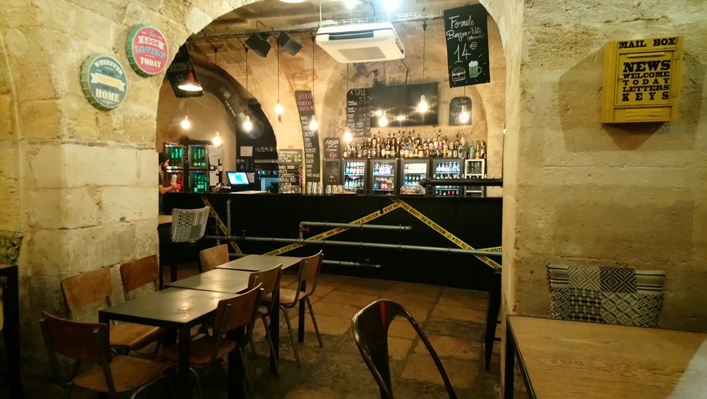 levrette cafe bordeaux intérieur