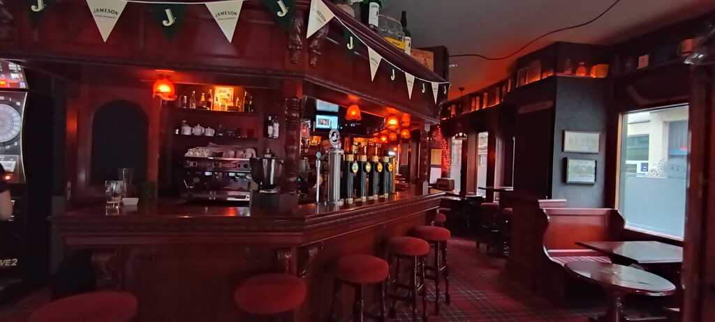 Broker Pub