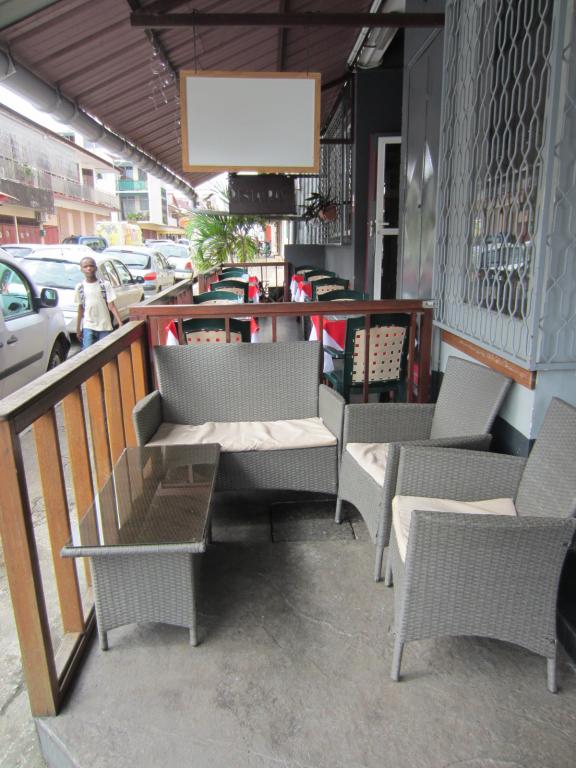Cayenne Café