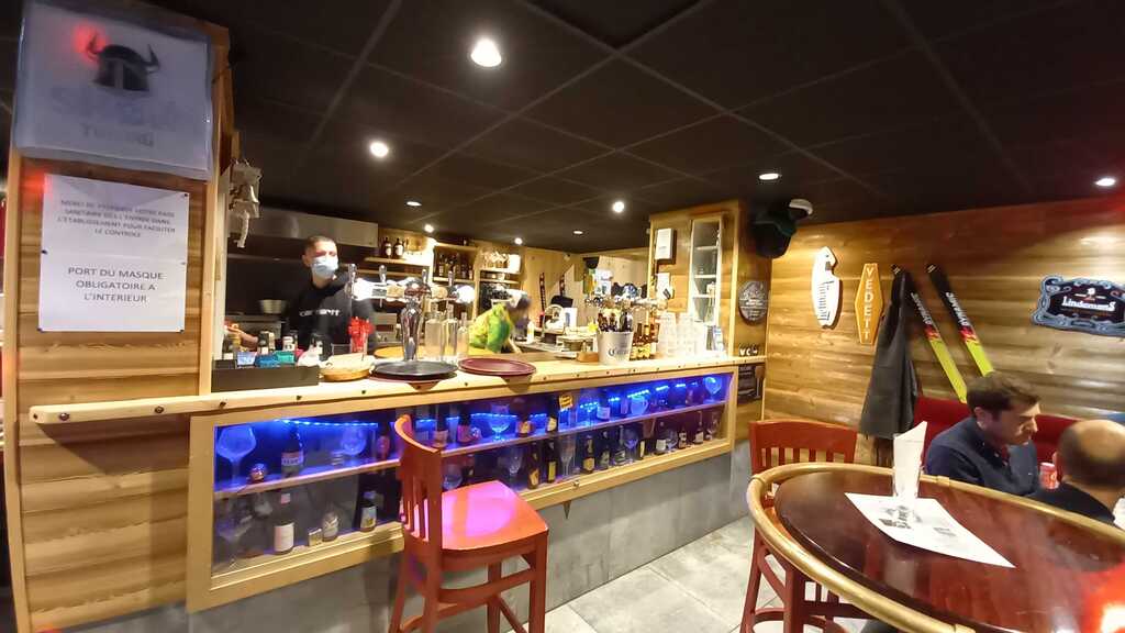 Charlie's Bar