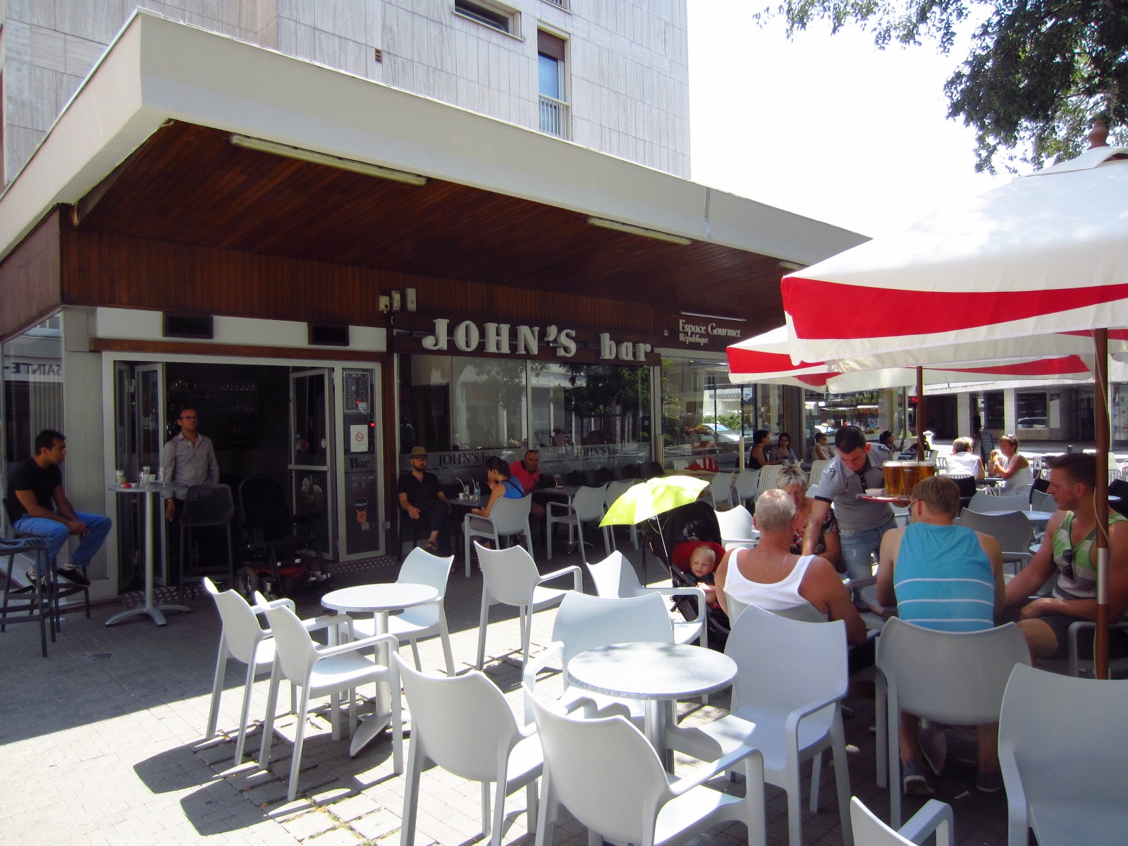 John's Bar