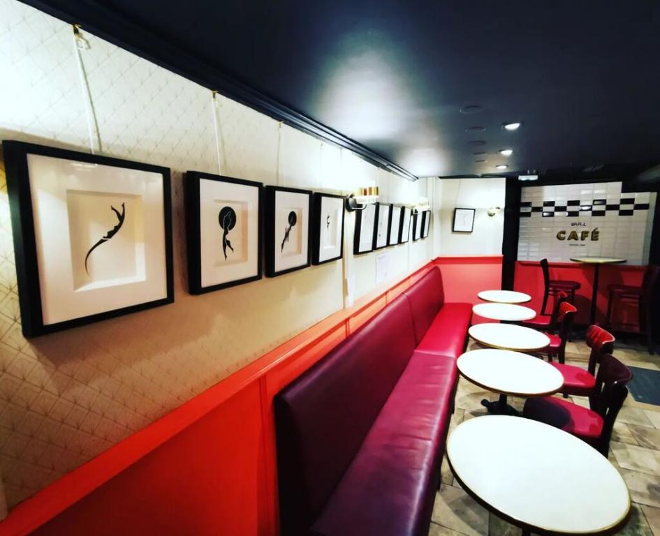 Bull Café