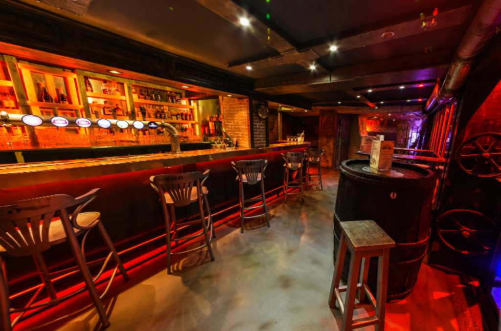 Luna Bar