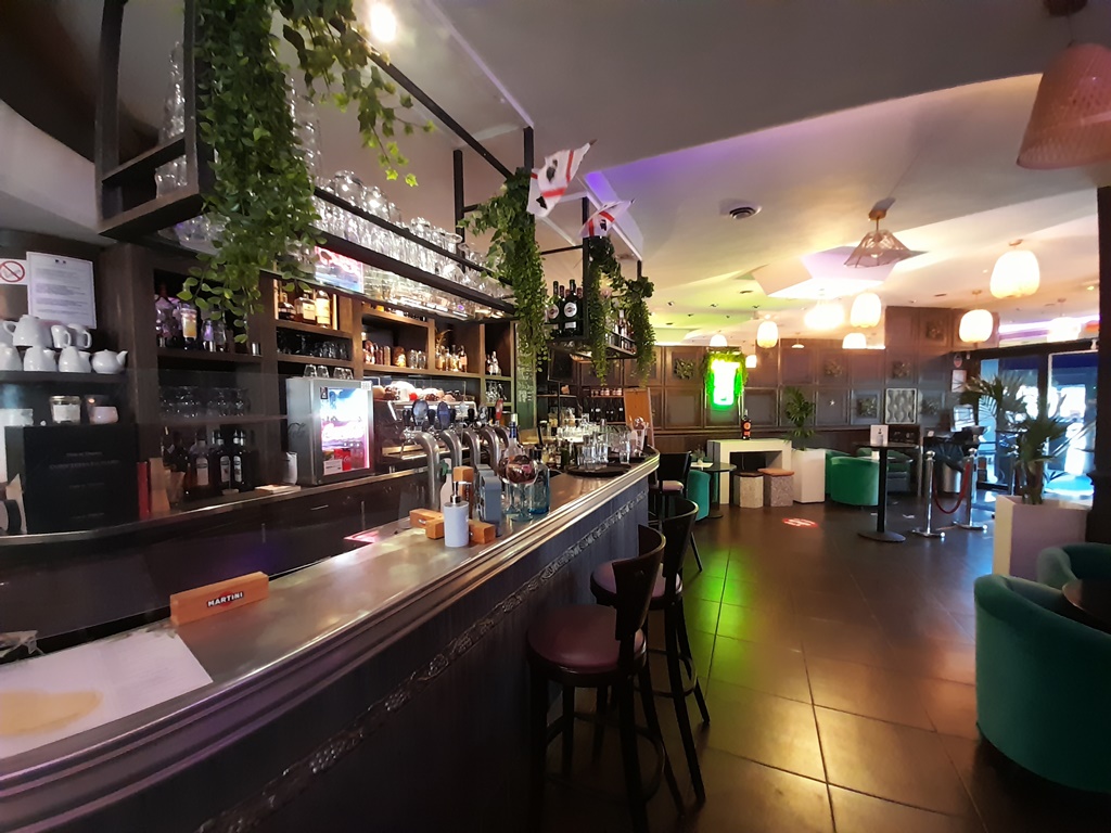 Azzurro Bistro