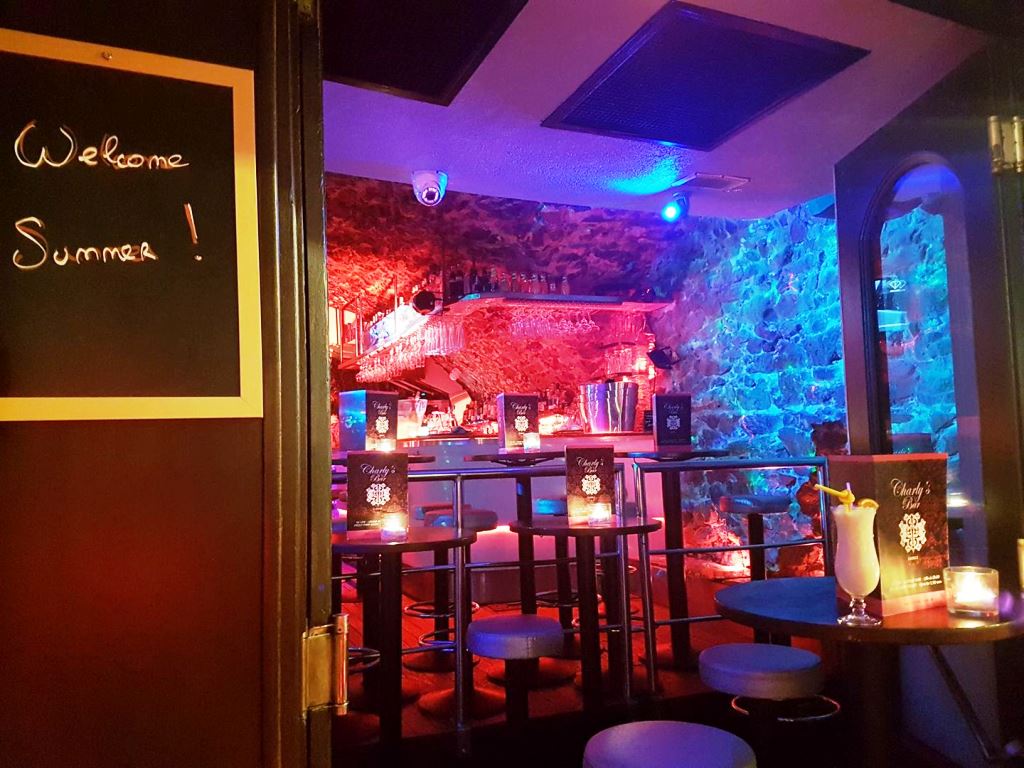 Charly's Bar