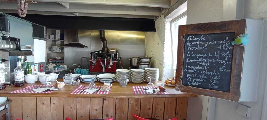 Les 3 petits cochons à table