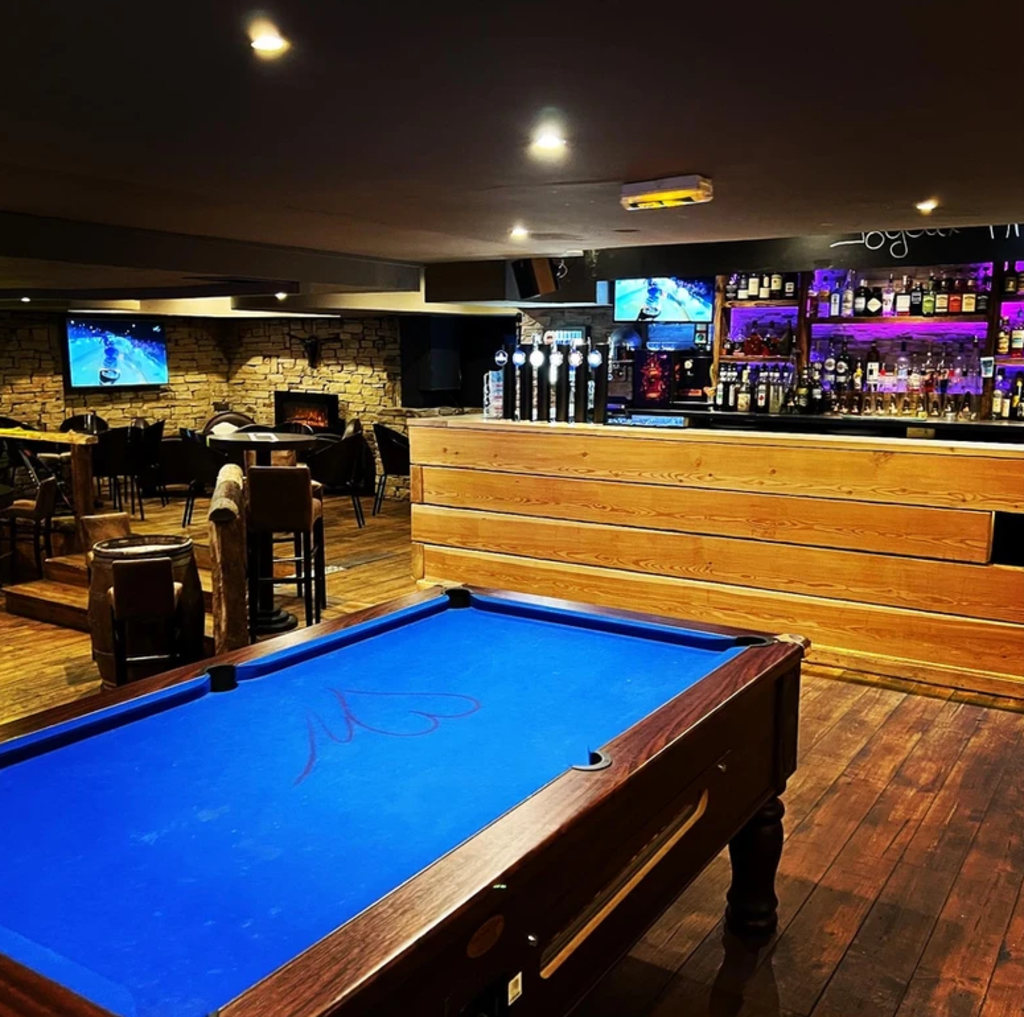 Le Playoff Sports Bar
