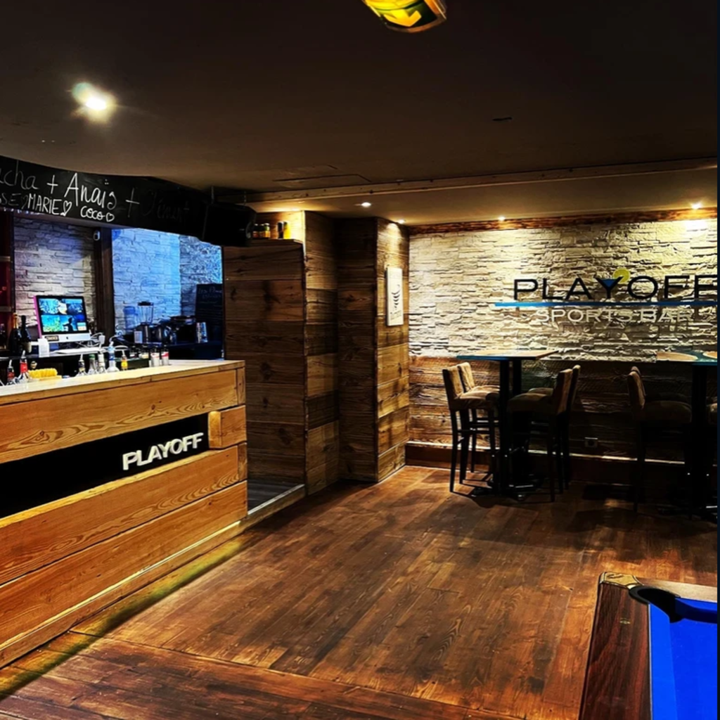 Le Playoff Sports Bar