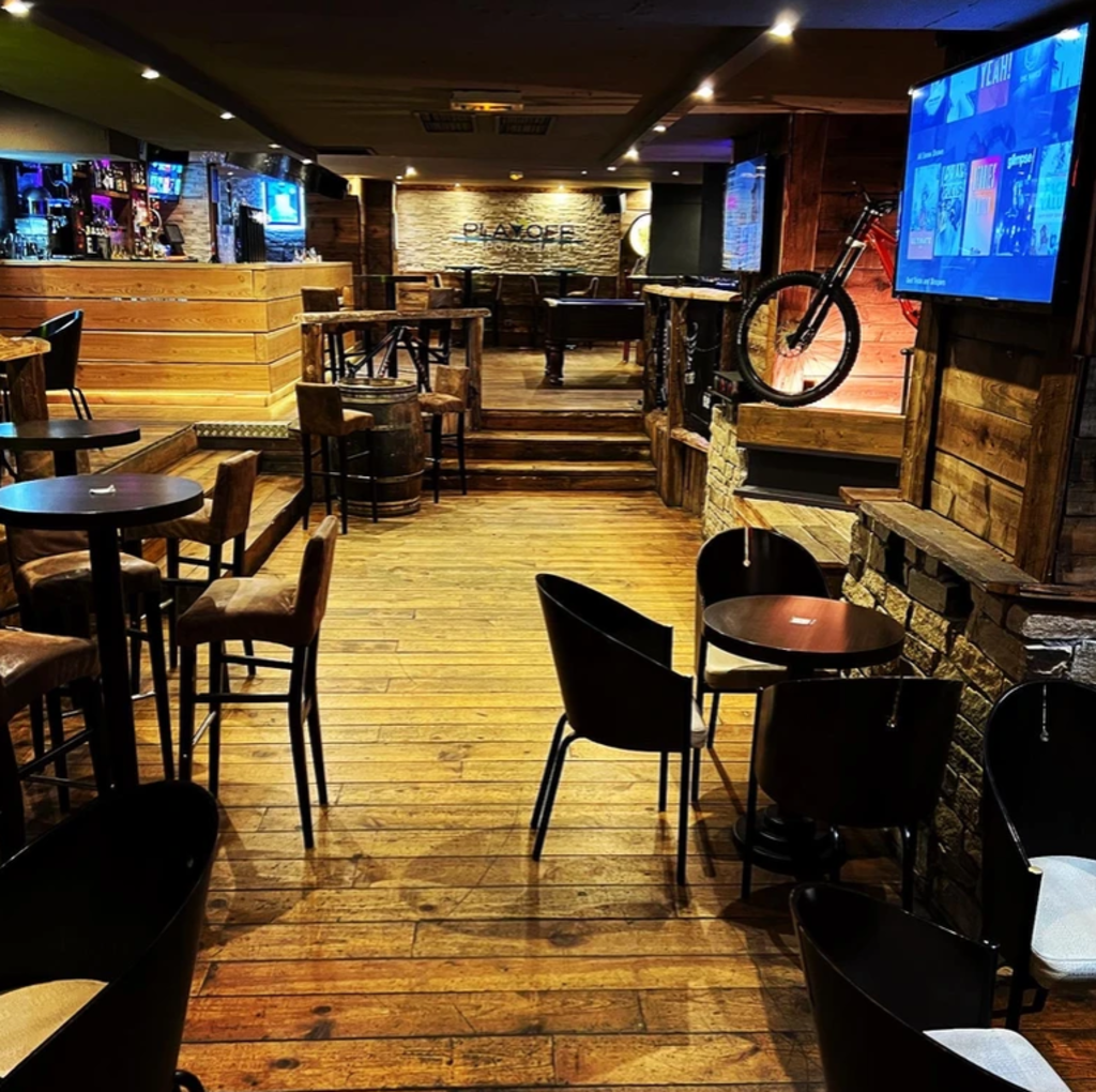 Le Playoff Sports Bar
