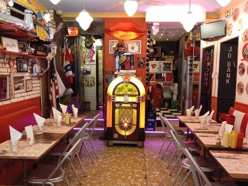 Le Fil Rouge Café
