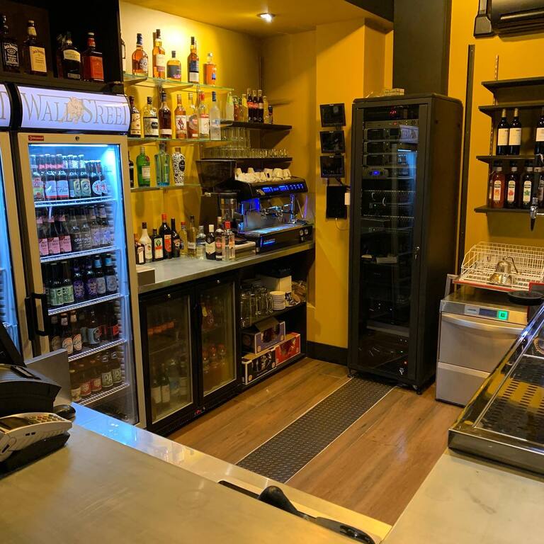 Wall Street Pub