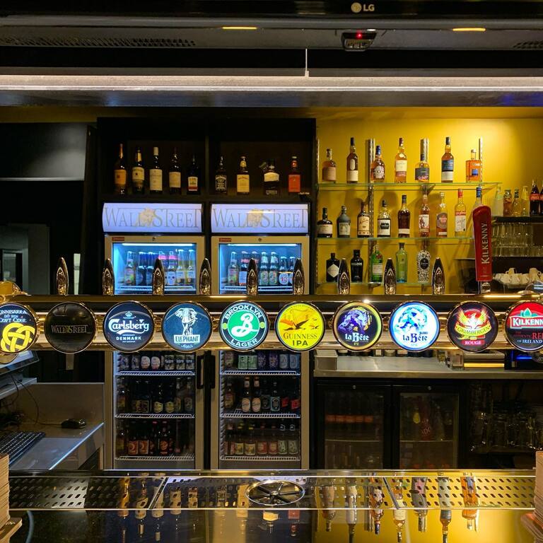 Wall Street Pub