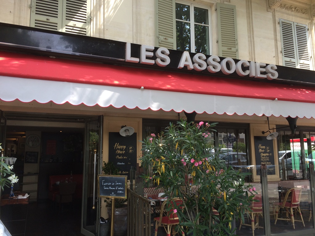 Les Associes