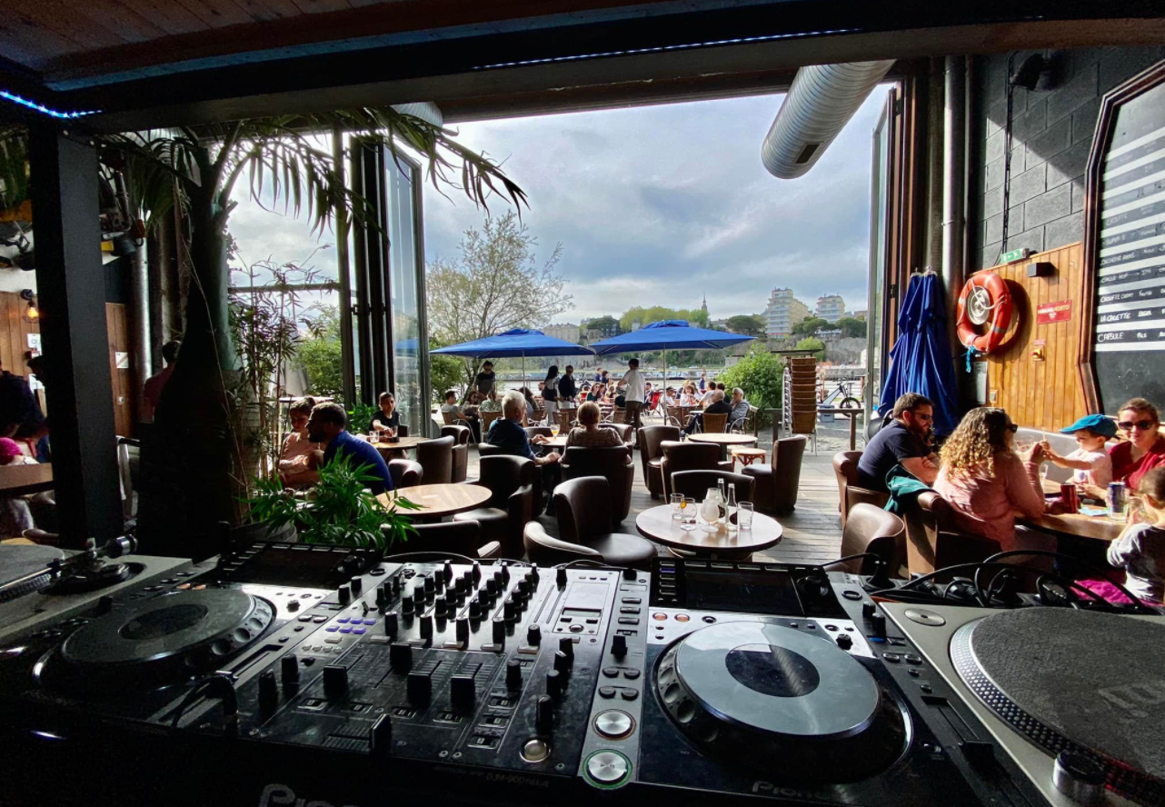 Le Rond Point Café