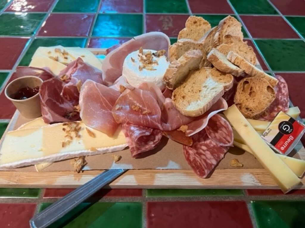 V and B Aubière