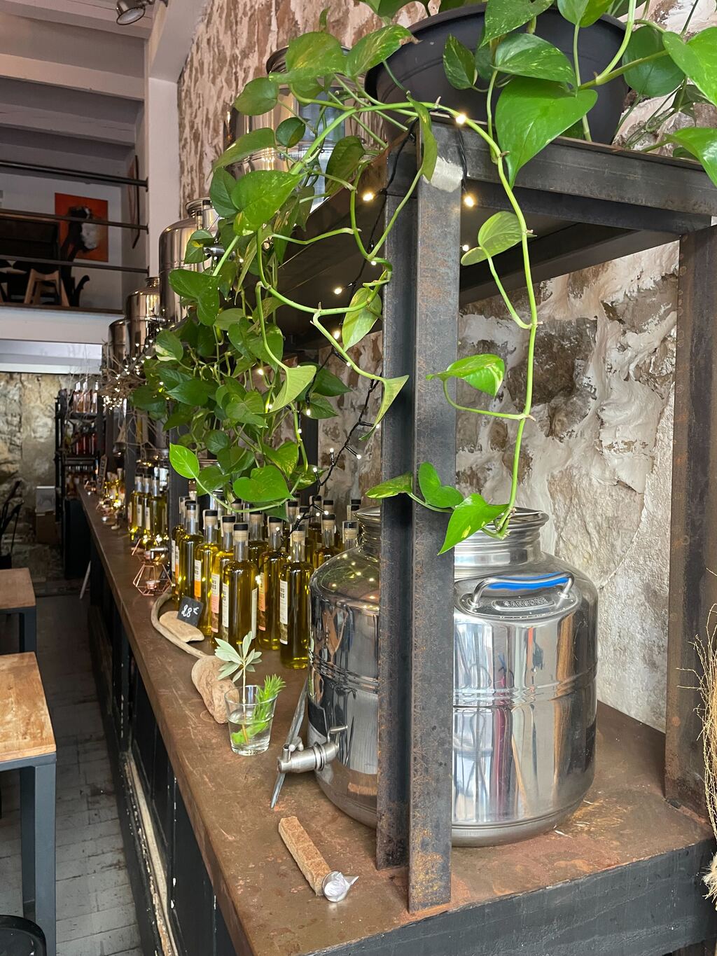 Le comptoir aux huiles by Delucce