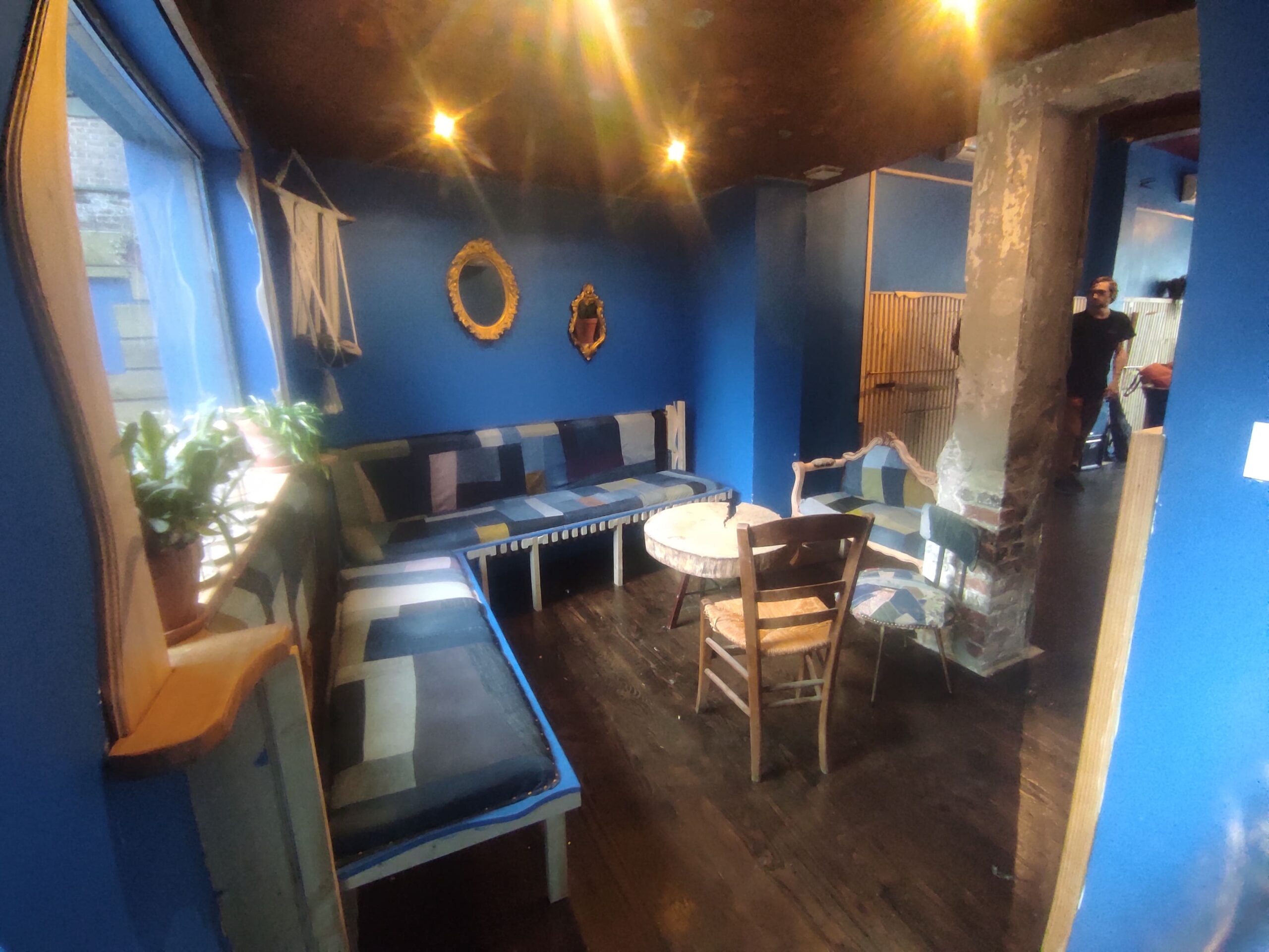 Le Chat Bleu