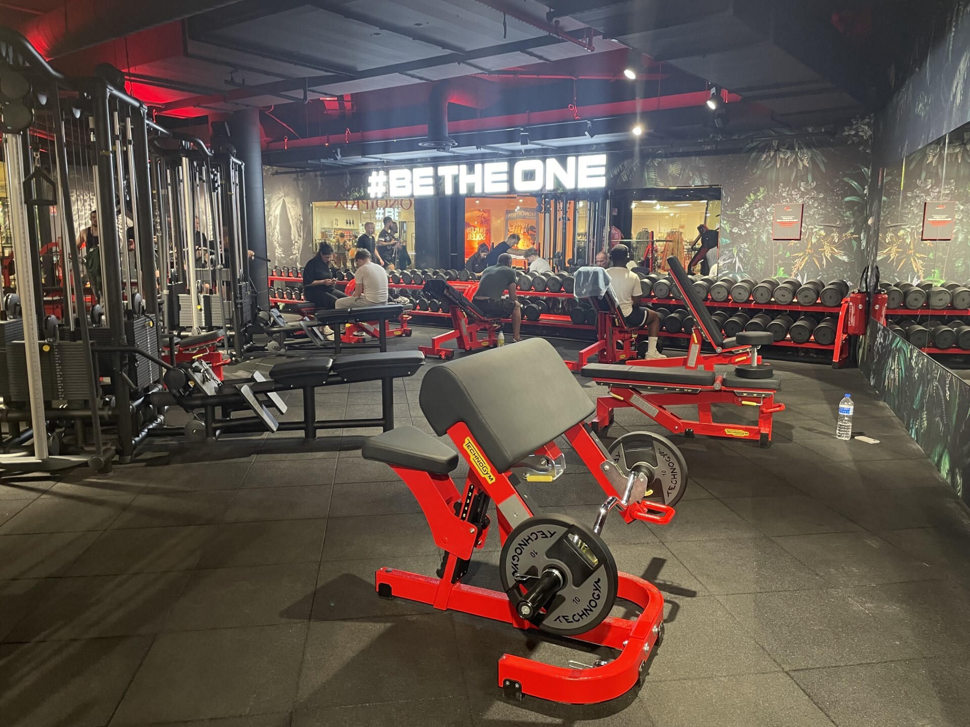 One fitness club (Les Tanneurs)