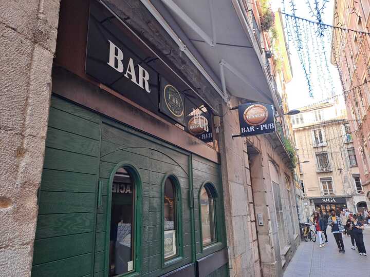 Atial Pub