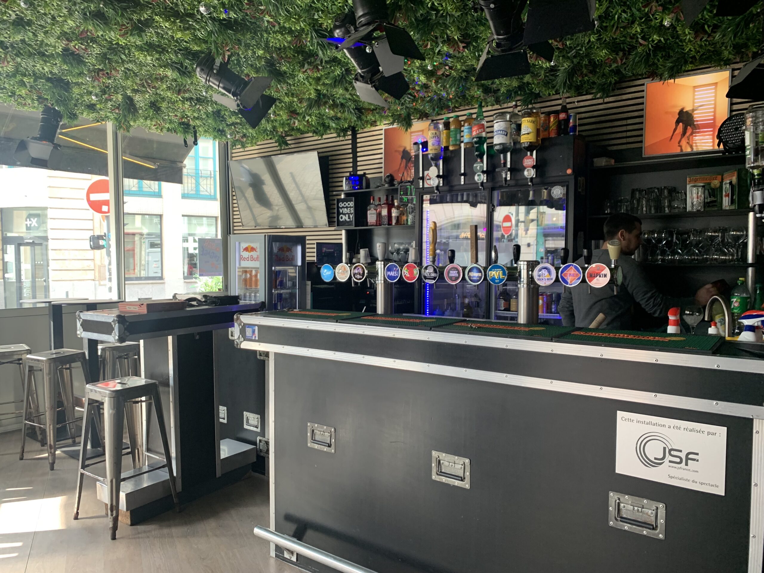 Box bar