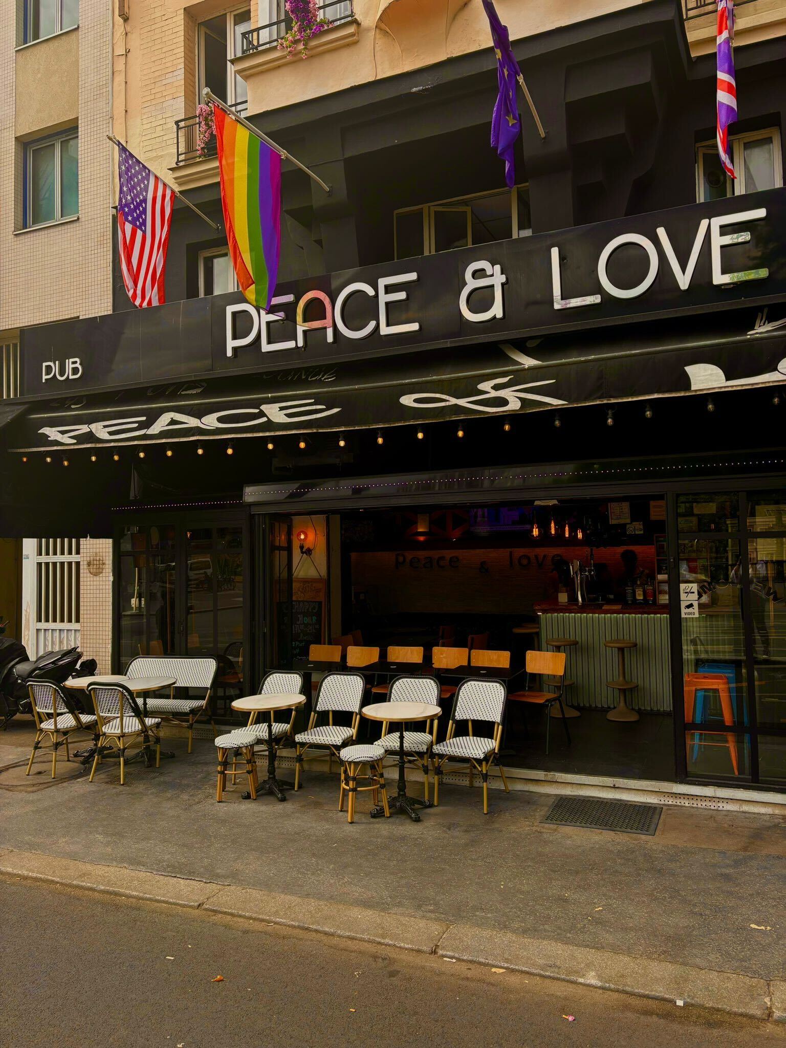 PEACE AND LOVE BAR